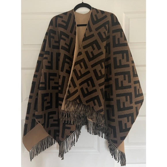 $2100 BRAND NEW FENDI REVERSIBLE WOOL CASHMERE FF LOGO CAPE PONCHO WRAP NWT! - Picture 8 of 16